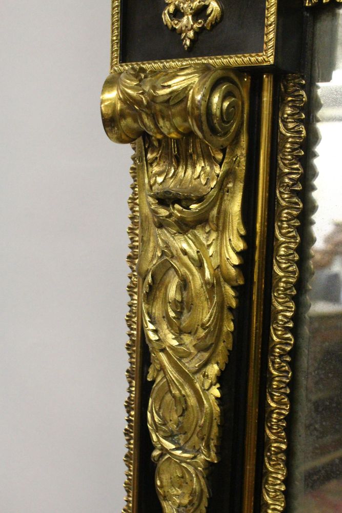 A VERY GOOD 18TH/19TH CENTURY TORTOISESHELL EBONY AND ORMOLU PIER MIRROR, in the manner of ANDRE- - Image 4 of 7