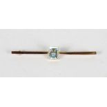 A GOLD AND TOPAZ SET BAR BROOCH