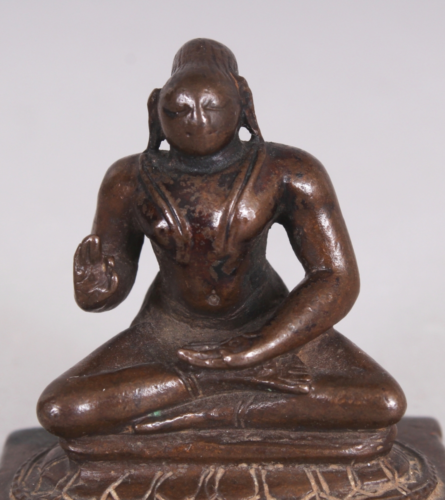 A Small Bronze Figure of a Tamil Saint, South India, 18th/19th century, seated in sattvasana, his - Image 5 of 7