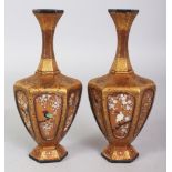 A PAIR OF FINE QUALITY JAPANESE MEIJI PERIOD SHIBAYAMA & LACQUER VASES, the sides of each