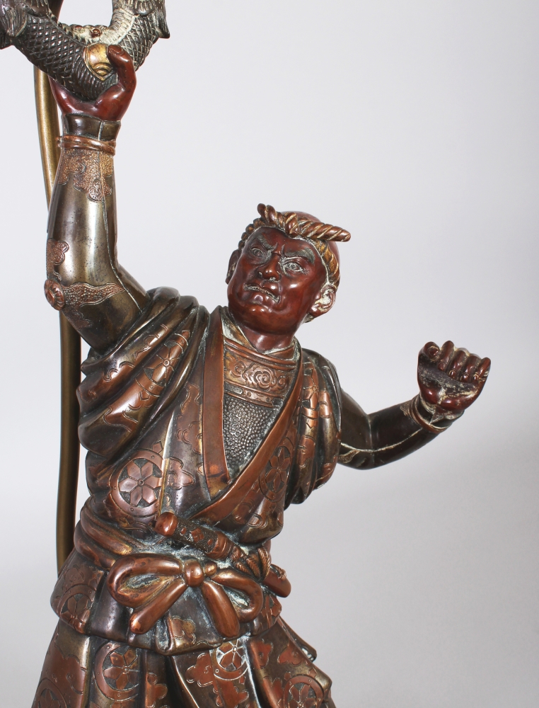 A GOOD LARGE JAPANESE MEIJI PERIOD MIYAO STYLE BRONZE MODEL OF A SAMURAI, fitted for electricity, - Image 5 of 6