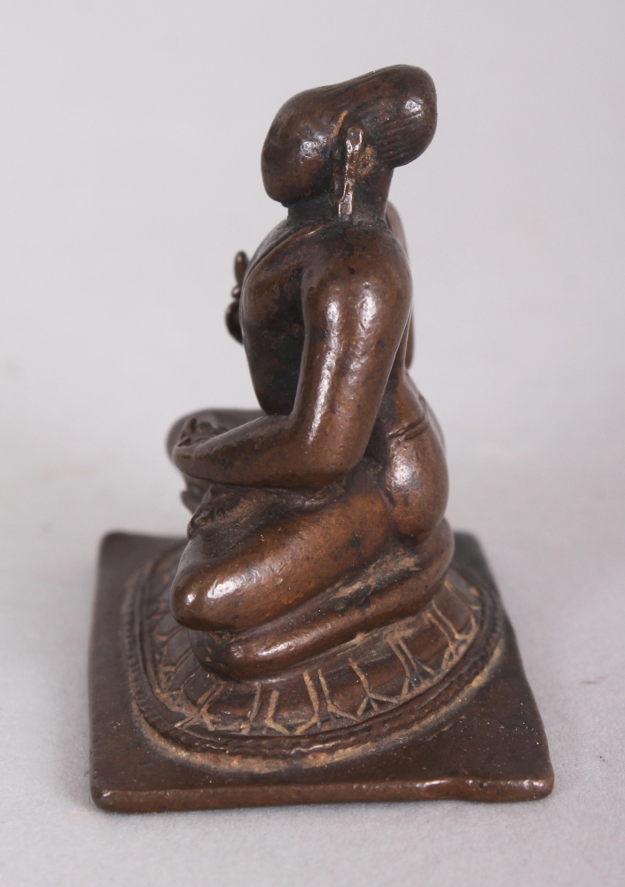 A Small Bronze Figure of a Tamil Saint, South India, 18th/19th century, seated in sattvasana, his - Image 4 of 7