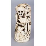 AN EARLY 20TH CENTURY JAPANESE CARVED & PIERCED IVORY HANDLE, unusually carved with a monkey, a