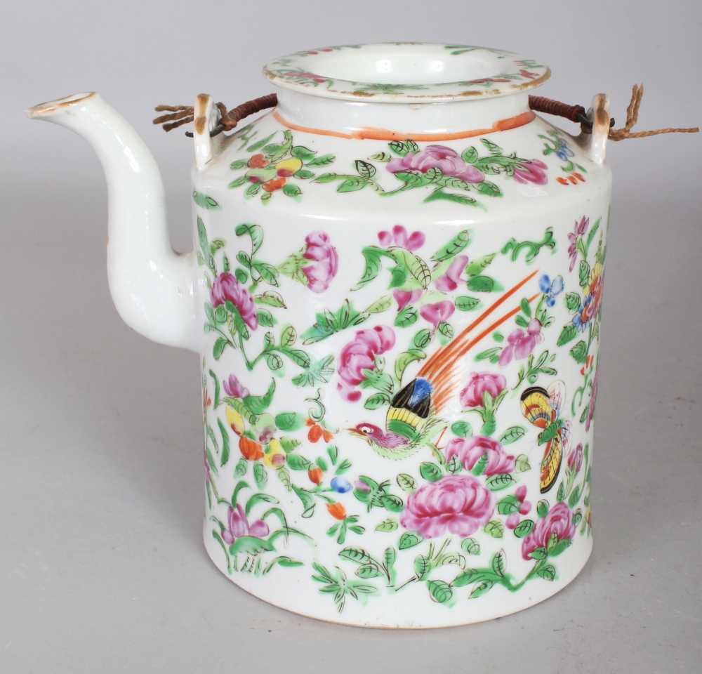 A 19TH CENTURY CHINESE CANTON CYLINDRICAL PORCELAIN TEAPOT & COVER, 5.2in diameter at base & 6.3in