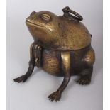 AN UNUSUAL 19TH CENTURY INDIAN BRONZE FROG BOX, with hinged cover and loose rope-cast ring handle,