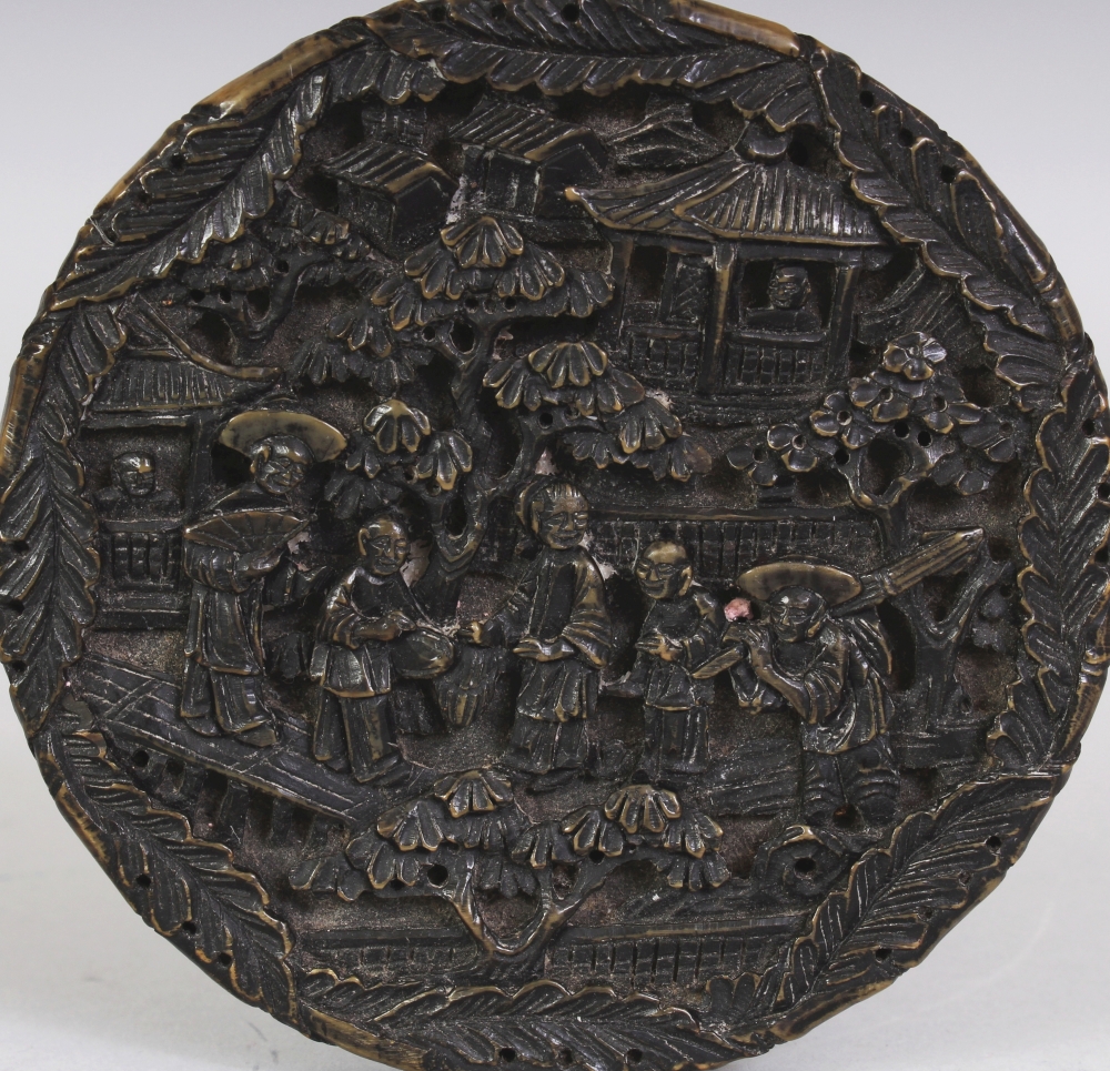 A 19TH CENTURY CHINESE CANTON TORTOISESHELL BOX & COVER, carved in relief with scenes of figures - Image 4 of 8
