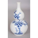 A SMALL 19TH CENTURY CHINESE BLUE & WHITE DOUBLE GOURD PORCELAIN VASE, the base with a six-character