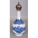 A FINE QUALITY CHINESE KANGXI PERIOD BLUE & WHITE PORCELAIN SILVER-METAL MOUNTED BOTTLE VASE,