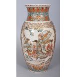 AN EARLY 20TH CENTURY JAPANESE SATSUMA EARTHENWARE VASE, decorated in enamels and heavy gilding with