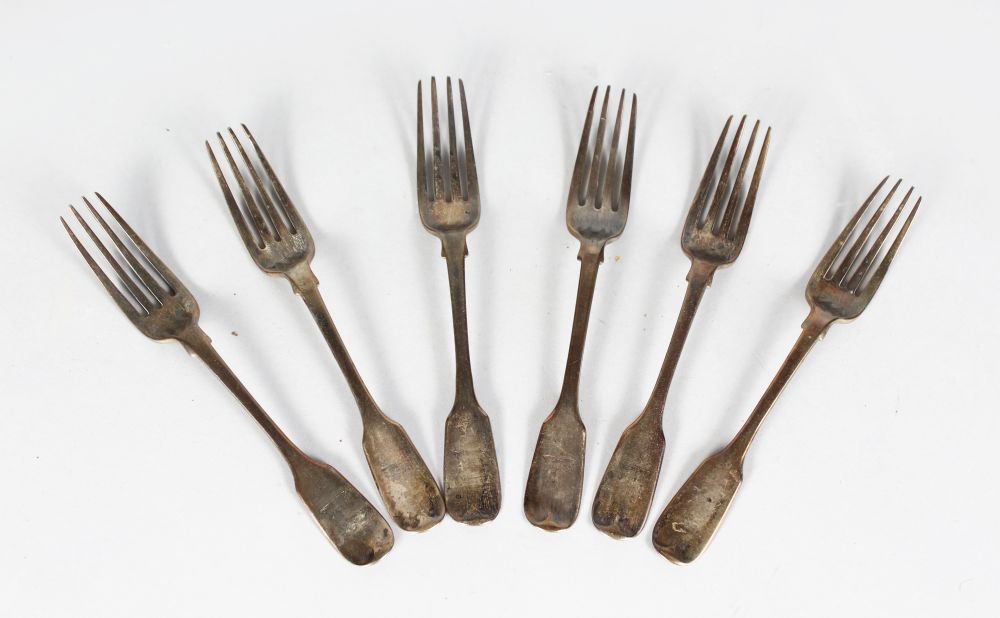 A SET OF SIX VICTORIAN FIDDLE PATTERN DESSERT SPOONS. London 1863. Maker: EF. Weight 9ozs.