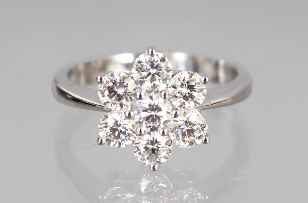 AN 18CT WHITE GOLD DAISY STYLE RING of 1.25cts, colour J, clarity VS.