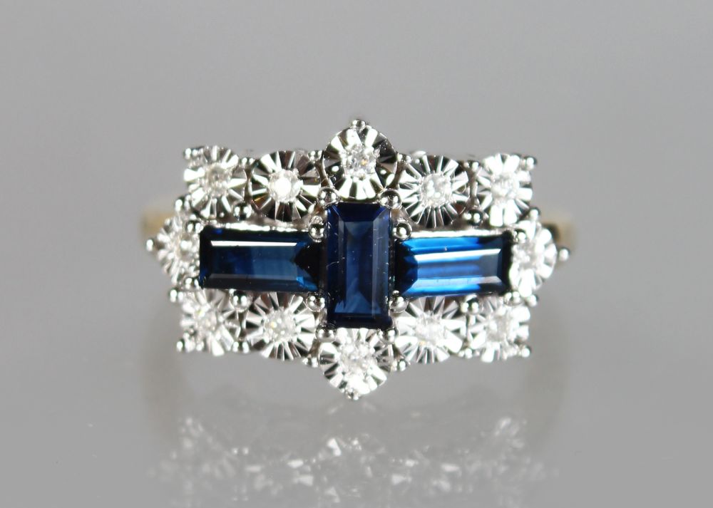 A 9ct GOLD SAPPHIRE AND DIAMOND RING.