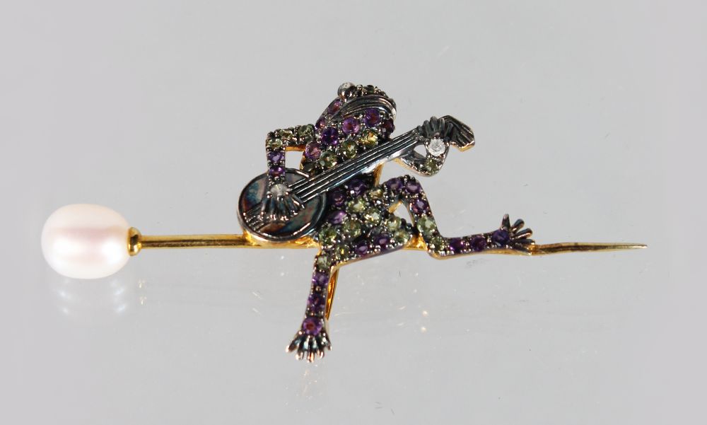 A 9CT GOLD AND SILVER FROG BROOCH set with diamonds, amethysts, peridot and pearls.