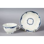 AN 18TH CENTURY WORCESTER TEA BOWL AND SAUCER painted in under-glaze blue with the Lambriquin