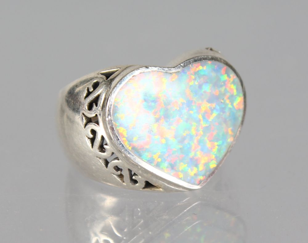 A SILVER AND HEART SHAPED OPAL RING.