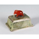 A GOOD EARLY 20TH CENTURY EDWARD FARMER OF NEW YORK SILVER MOUNTED JADE BOX, the hinged cover