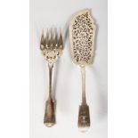 A PAIR OF VICTORIAN FIDDLE PATTERN FISH SERVERS. Sheffield 1885. Maker: I.H.