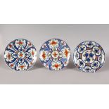 A PAIR OF POLYCHROME DUTCH DELFT PLATES, MID 18TH CENTURY, decorated with flower heads and