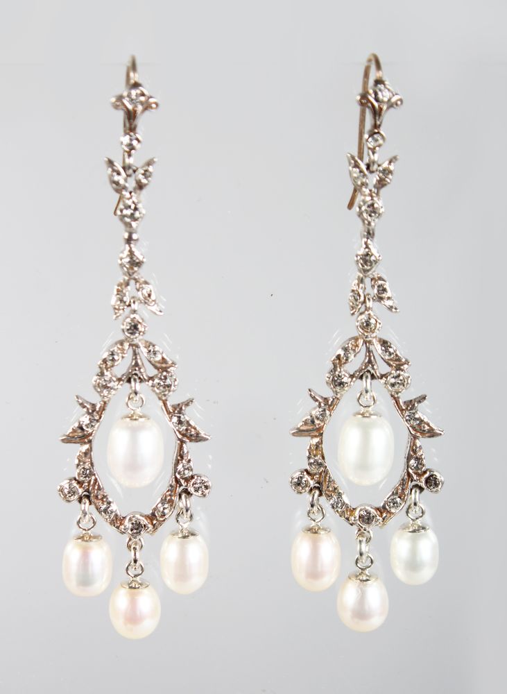 A PAIR OF 9CT GOLD AND SILVER PEARL SET DROP EARRINGS.