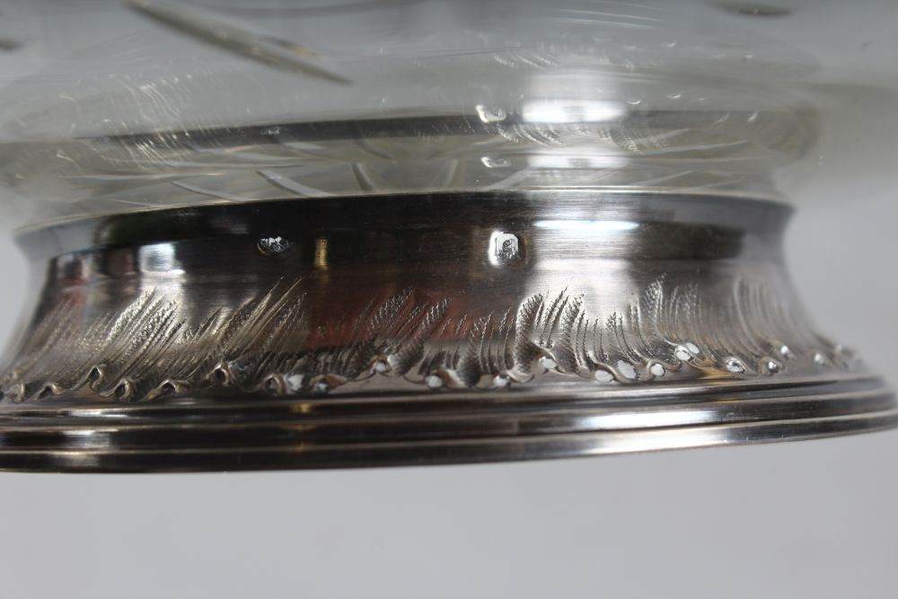 A GOOD CUT CRYSTAL FRUIT BOWL with silver rim and base. 8.5ins diameter. - Image 3 of 3