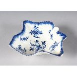 AN 18TH CENTURY DERBY PICKLE DISH painted in under-glaze blue with three flower sprigs around a