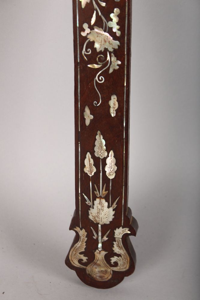 A VERY GOOD INLAID WITH MOTHER-OF-PEARL HONGMU CROSS. 18ins long. - Image 3 of 3