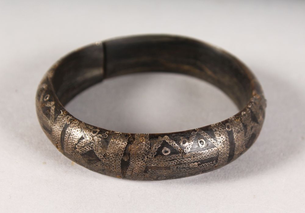 AN EARLY HORN AND SILVER BANGLE.