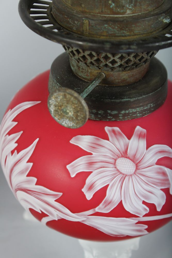 A SUPERB PAIR OF "WEBBS" STYLE RUBY CAMEO OIL LAMP BASES with flowers, thistles and leaves, each - Image 4 of 5