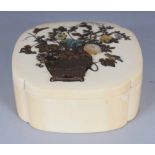 A FINE QUALITY JAPANESE QUATREFOIL SECTION SHIBAYAMA & IVORY BOX & COVER, with interior fitted tray,