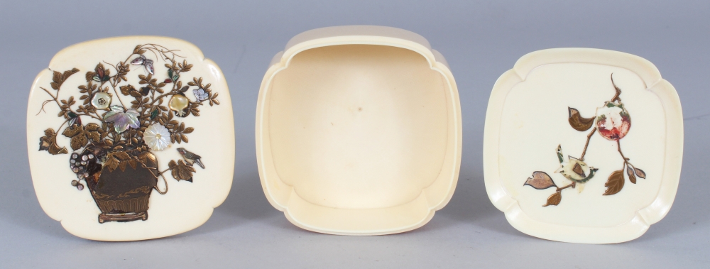 A FINE QUALITY JAPANESE QUATREFOIL SECTION SHIBAYAMA & IVORY BOX & COVER, with interior fitted tray, - Image 6 of 8