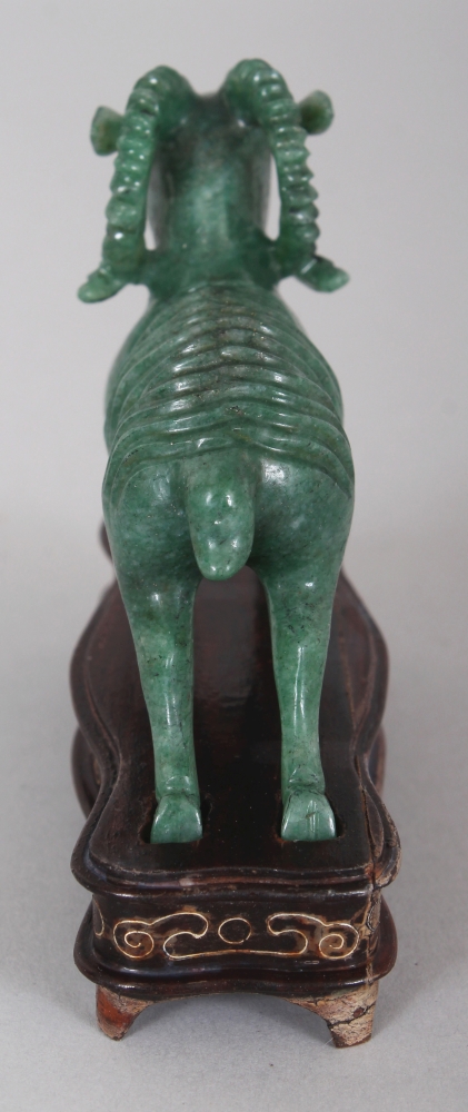 A CHINESE GREEN HARDSTONE MODEL OF A RAM, together with a fitted wire-inlaid wood stand, 3.1in - Image 4 of 7