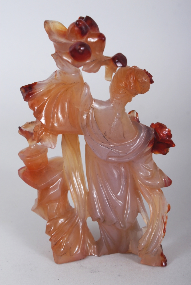 A CHINESE AGATE CARVING OF A STANDING LADY, bearing aloft a bowl of peach, 6in high. - Image 3 of 6