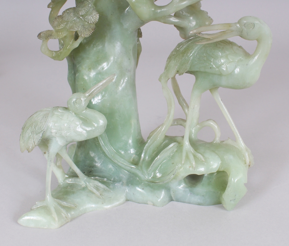 A CHINESE JADE-LIKE CELADON GREEN HARDSTONE VASE CARVING, together with a fitted wood stand, - Image 5 of 8