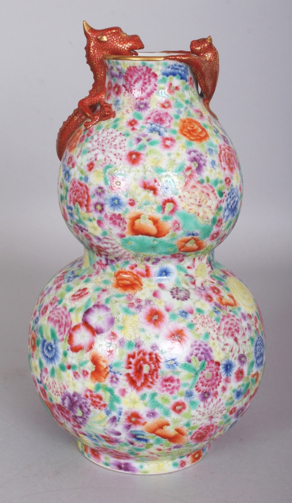 A GOOD QUALITY CHINESE FAMILLE ROSE MILLEFLEUR DOUBLE GOURD PORCELAIN VASE, the shoulders and neck - Image 3 of 9
