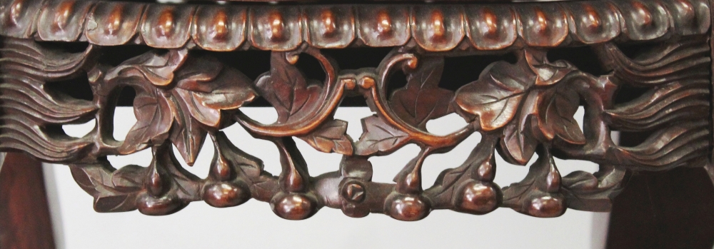 A PAIR OF FINE QUALITY 19TH CENTURY CHINESE PINK MARBLE TOP CARVED HARDWOOD STANDS, each pierced and - Image 2 of 6