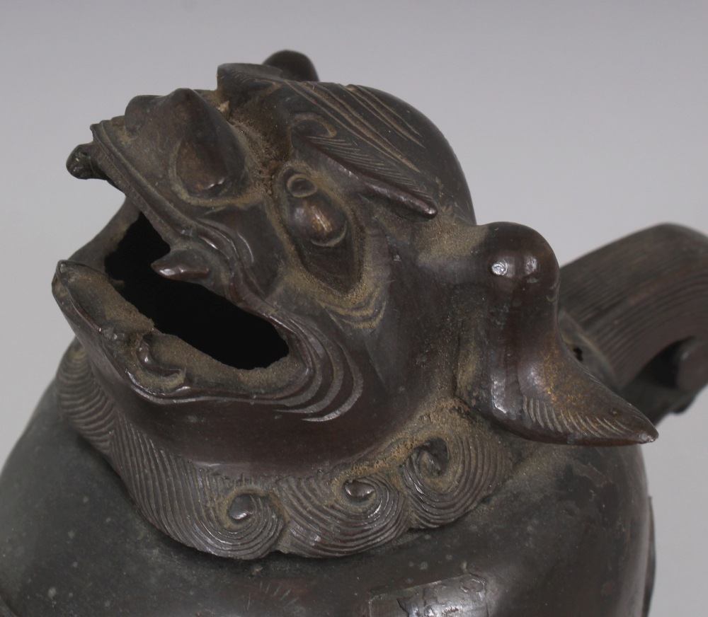 A CHINESE MING STYLE BUDDHISTIC LION BRONZE CENSER, the hinged head of the mythical animal forming - Image 5 of 7