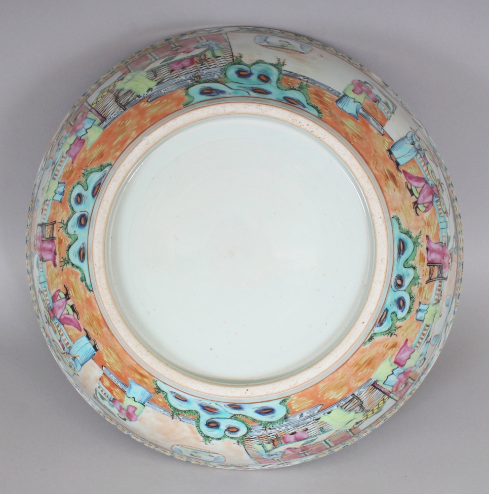 A GOOD LARGE 19TH CENTURY CHINESE CANTON PORCELAIN PUNCH BOWL, the sides painted with a continuous - Image 9 of 10