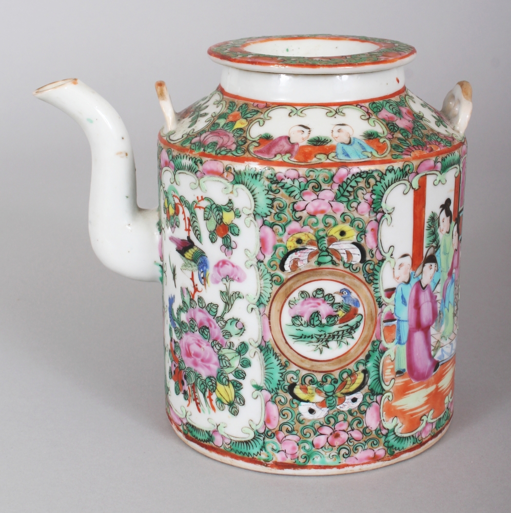 A 19TH CENTURY CHINESE CANTON CYLINDRICAL PORCELAIN TEAPOT & COVER, 4.1in diameter at base & 5.