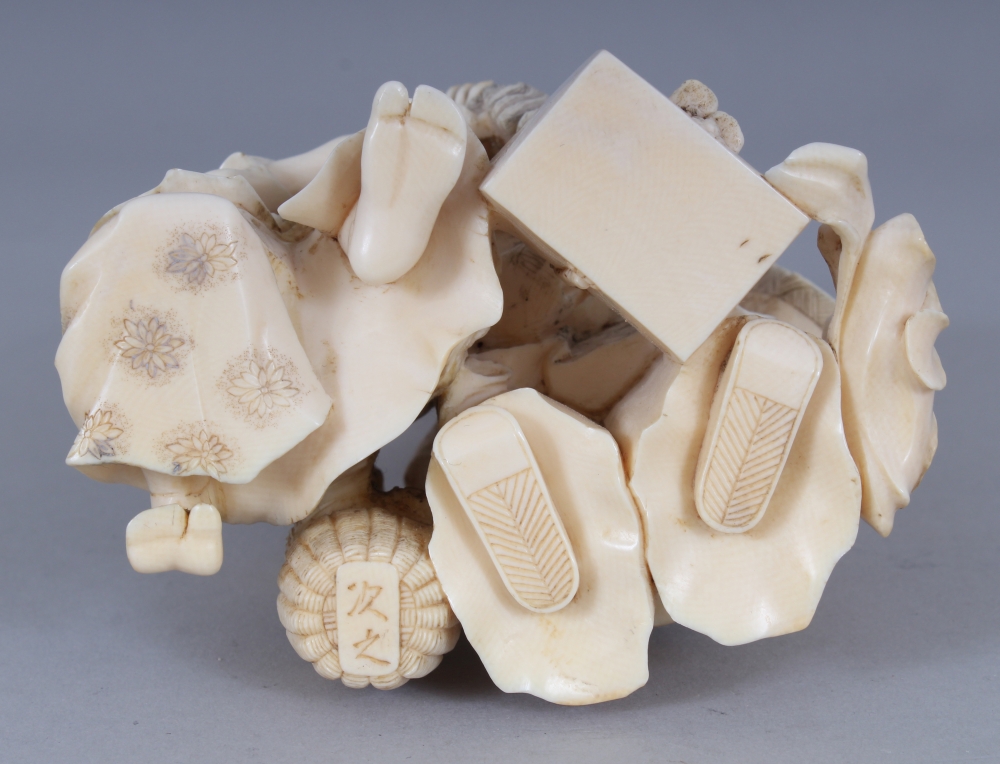 A FINE QUALITY SIGNED JAPANESE MEIJI PERIOD IVORY OKIMONO OF KWANNON, in the company of a kneeling - Image 7 of 8