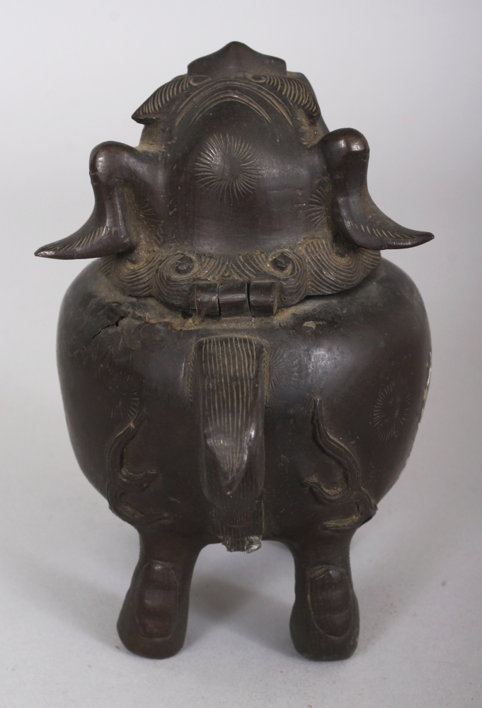 A CHINESE MING STYLE BUDDHISTIC LION BRONZE CENSER, the hinged head of the mythical animal forming - Image 4 of 7