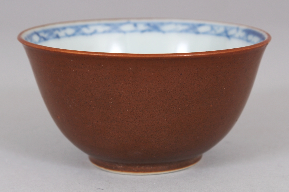 AN 18TH CENTURY CHINESE BLUE & WHITE BATAVIAN WARE NANKING CARGO PORCELAIN TEABOWL & SAUCER, each - Image 2 of 10