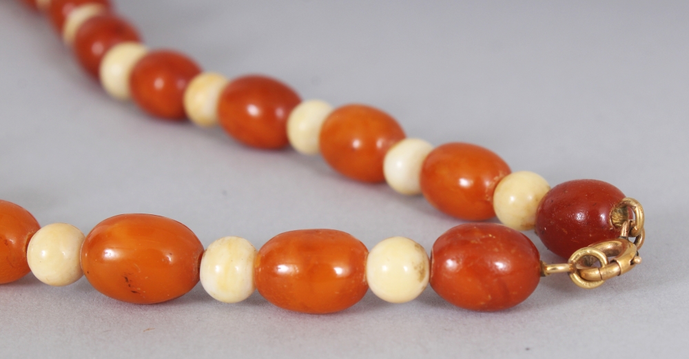 AN AMBER & IVORY NECKLACE, weighing approx. 16.5gm, composed of oval amber and spherical ivory - Image 3 of 3