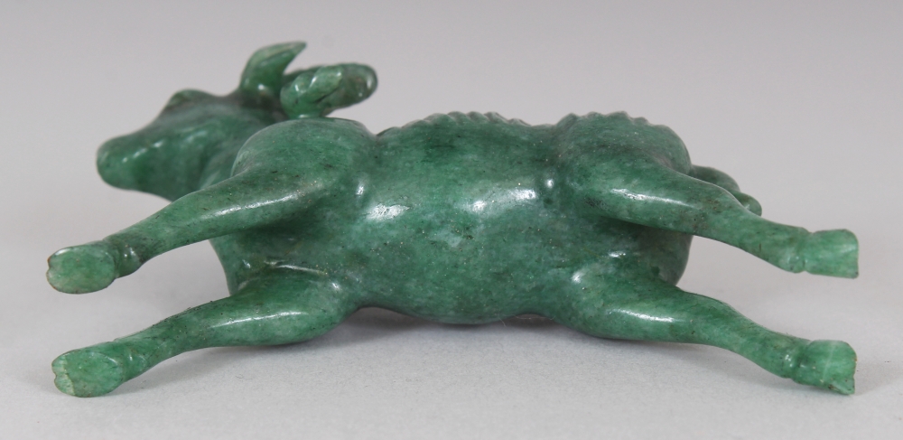 A CHINESE GREEN HARDSTONE MODEL OF A RAM, together with a fitted wire-inlaid wood stand, 3.1in - Image 6 of 7