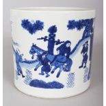 A LARGE CHINESE TRANSITIONAL STYLE BLUE & WHITE PORCELAIN BRUSHPOT, 7.8in diameter at base & 7.6in