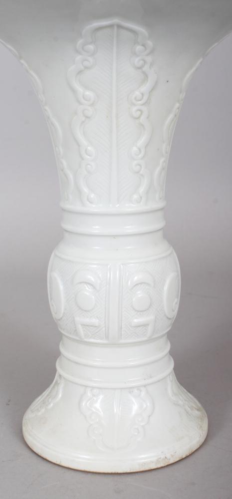 A CHINESE WHITE GLAZED PORCELAIN GU VASE, of archaic bronze design, the base with a Yongzheng seal - Image 3 of 7
