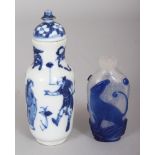 A SMALL 19TH CENTURY CHINESE BLUE & WHITE PORCELAIN VASE, possibly a snuff bottle with a wide