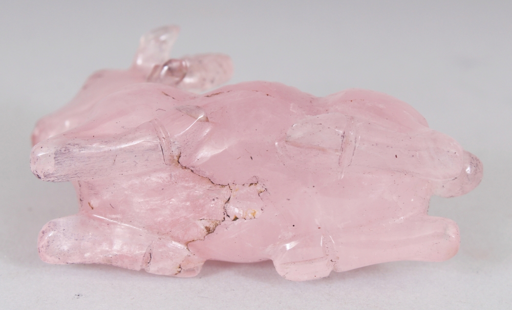 A CHINESE ROSE QUARTZ MODEL OF A RAM, together with a fitted wire-inlaid wood stand, 2.75in high - Image 6 of 7