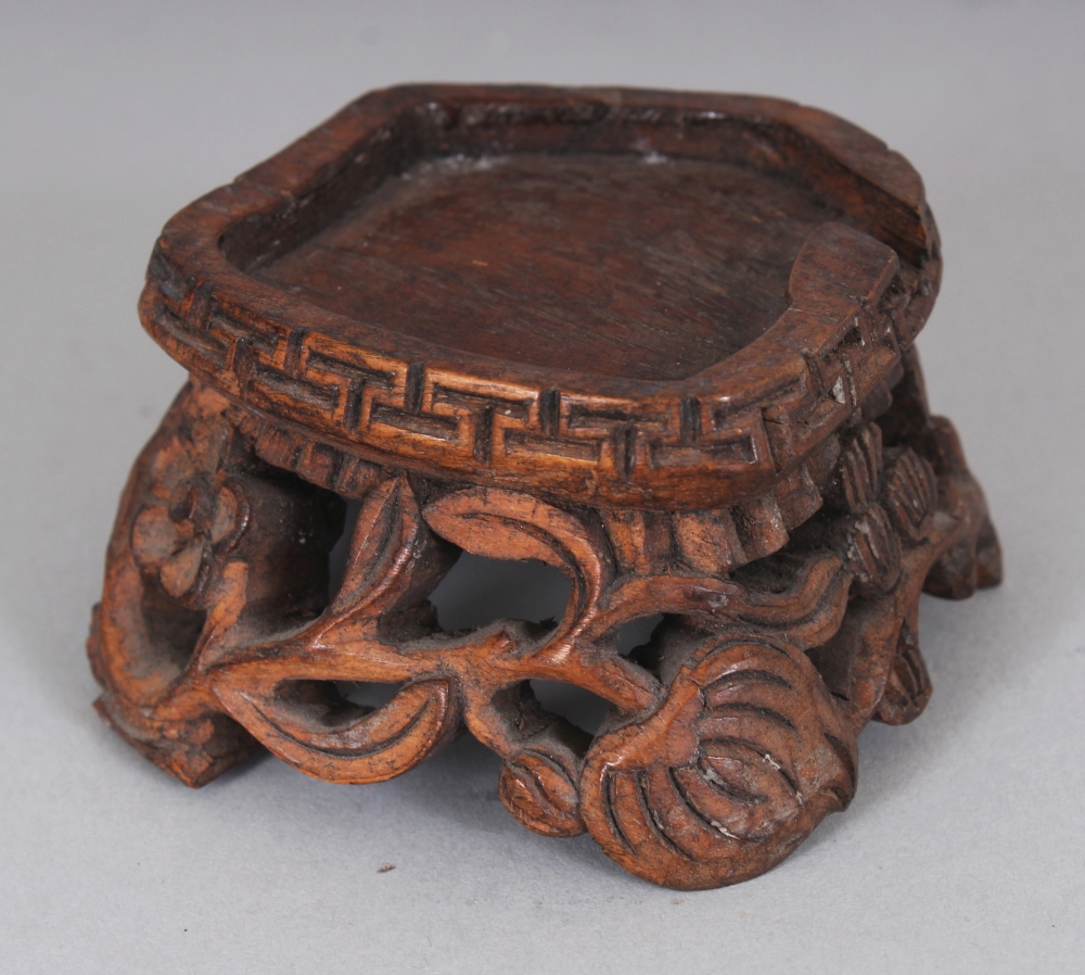 A SMALL CHINESE AGATE BRUSHWASHER, together with a fitted wood stand, carved in relief with - Image 7 of 7