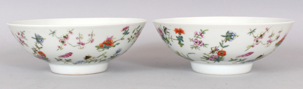 A PAIR OF CHINESE FAMILLE ROSE PORCELAIN BOWLS, each decorated with insects and floral sprays, - Image 3 of 8