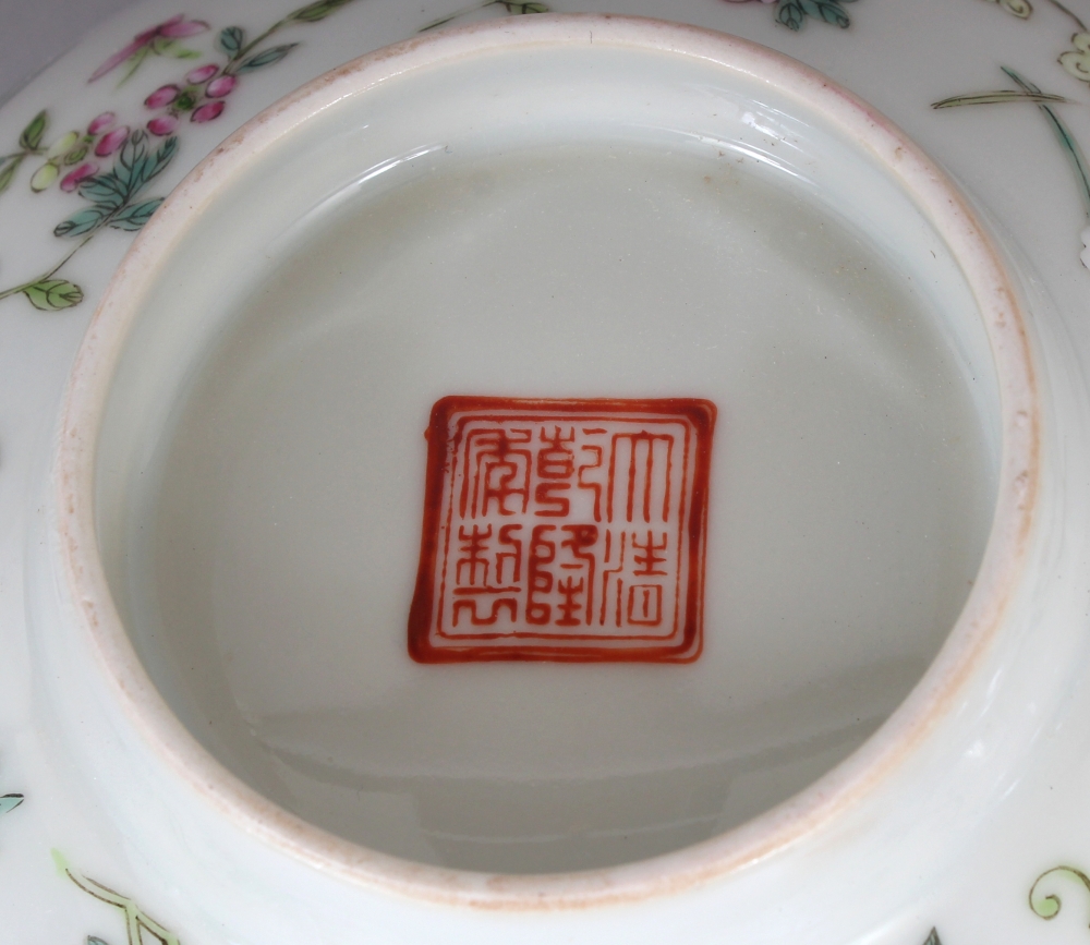 A PAIR OF CHINESE FAMILLE ROSE PORCELAIN BOWLS, each decorated with insects and floral sprays, - Image 6 of 8